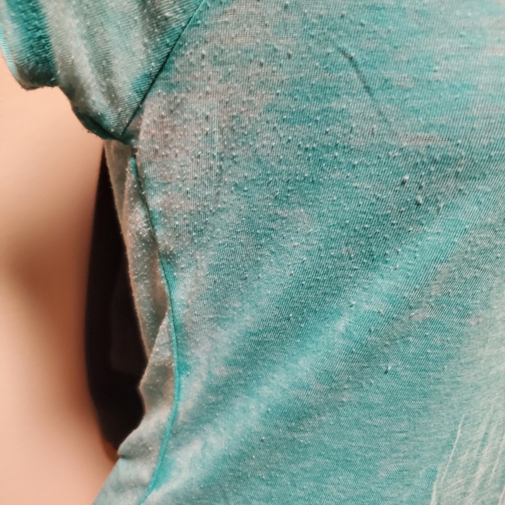 GUESS Distressed T-shirt - Picture 10 of 15